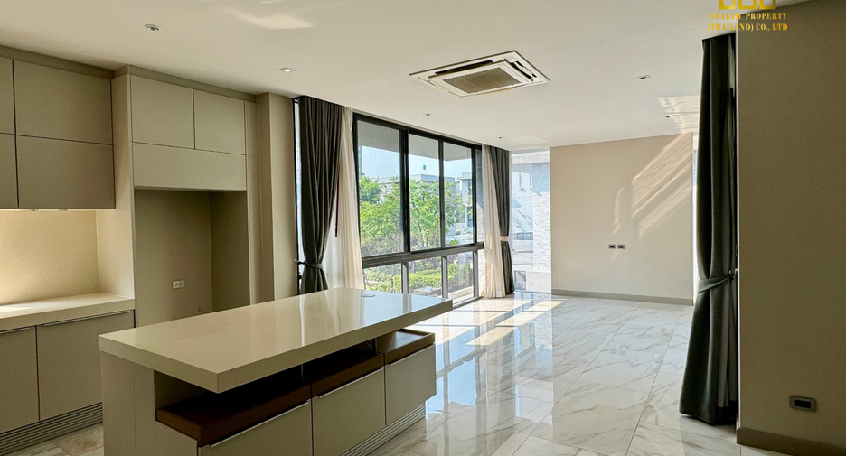 For rent and for sale 5 bedrooms house in Watthana, Bangkok