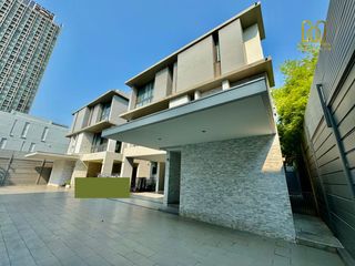 For sale 5 Beds house in Watthana, Bangkok