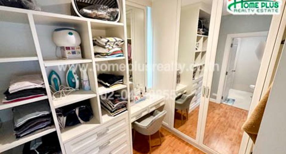 For sale 3 bedrooms house in Mueang Nonthaburi, Nonthaburi