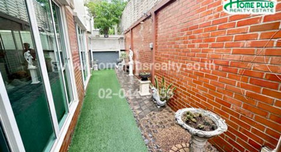 For sale 3 bedrooms house in Mueang Nonthaburi, Nonthaburi