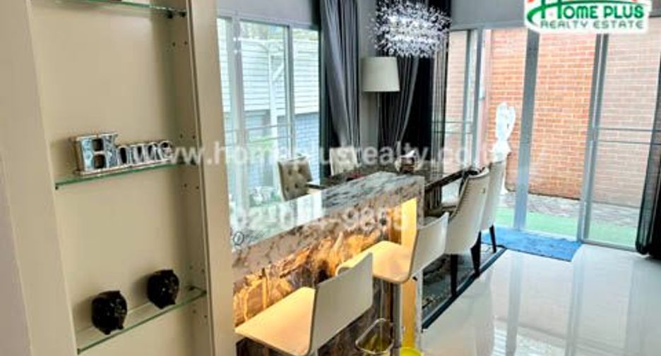 For sale 3 bedrooms house in Mueang Nonthaburi, Nonthaburi