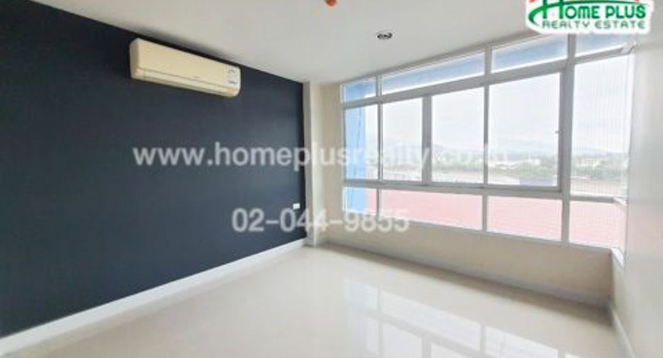 À vendre 1 chambre condo à Ban Bueng, Chonburi