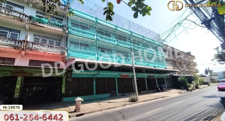 For sale 3 bedrooms retail Space in Phasi Charoen, Bangkok