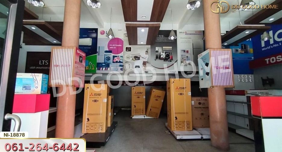 For sale 3 bedrooms retail Space in Phasi Charoen, Bangkok