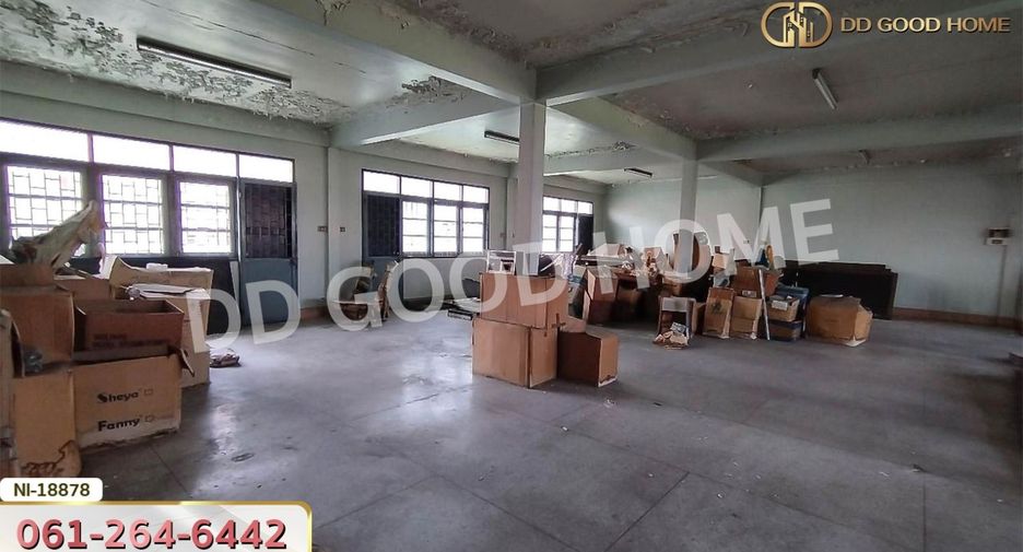 For sale 3 bedrooms retail Space in Phasi Charoen, Bangkok