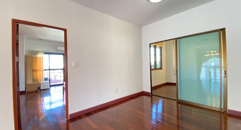 For rent 4 bedrooms house in Mueang Chiang Mai, Chiang Mai