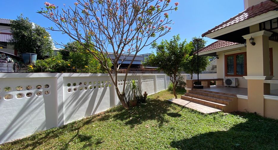 For rent 4 bedrooms house in Mueang Chiang Mai, Chiang Mai