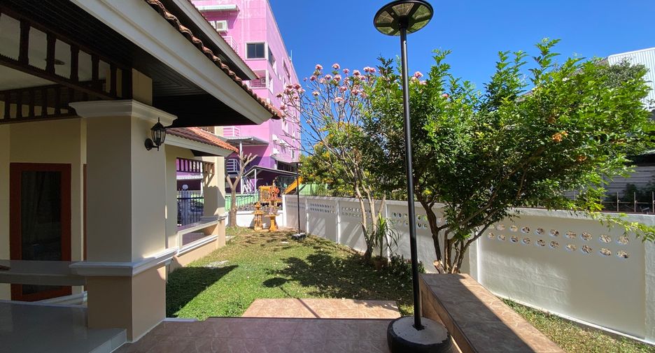 For rent 4 bedrooms house in Mueang Chiang Mai, Chiang Mai