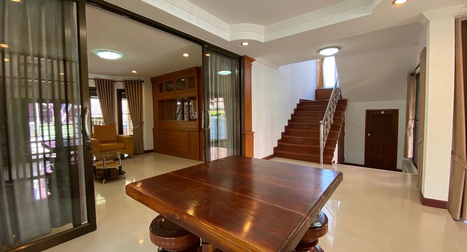 For rent 4 bedrooms house in Mueang Chiang Mai, Chiang Mai