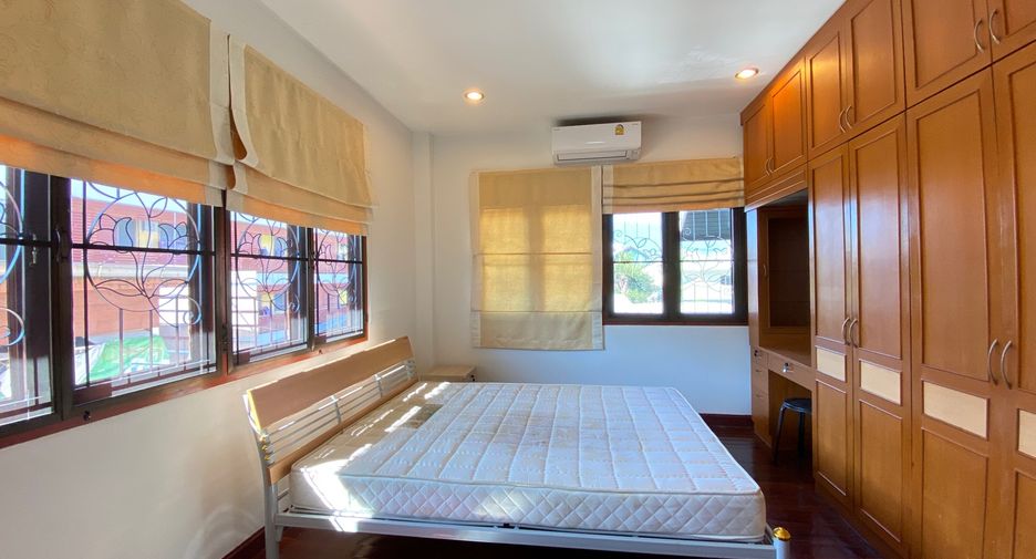 For rent 4 bedrooms house in Mueang Chiang Mai, Chiang Mai