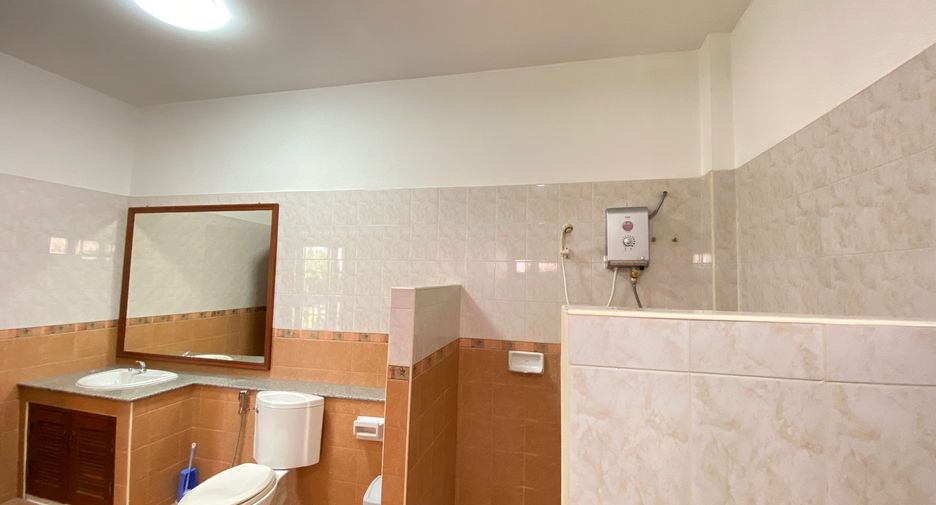 For rent 4 bedrooms house in Mueang Chiang Mai, Chiang Mai