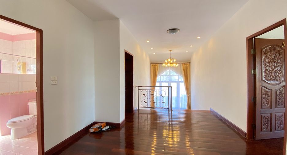 For rent 4 bedrooms house in Mueang Chiang Mai, Chiang Mai