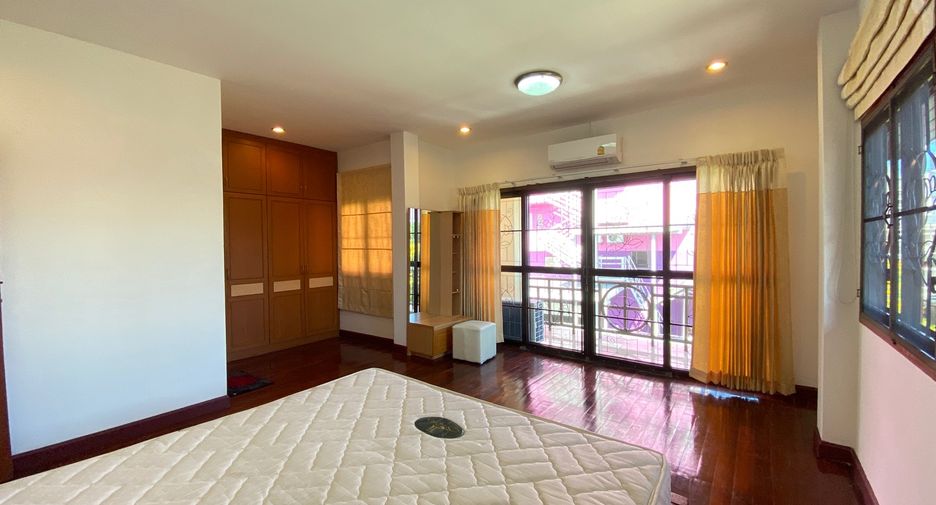 For rent 4 bedrooms house in Mueang Chiang Mai, Chiang Mai