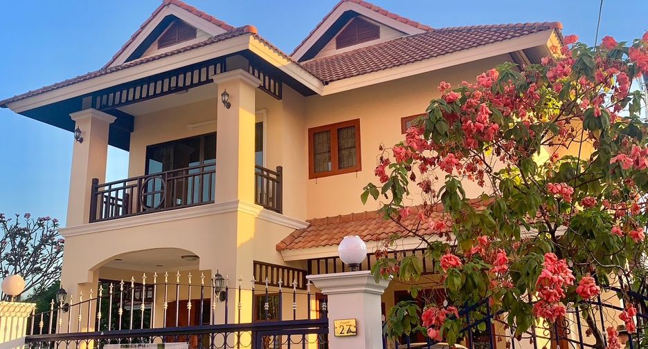 For rent 4 bedrooms house in Mueang Chiang Mai, Chiang Mai