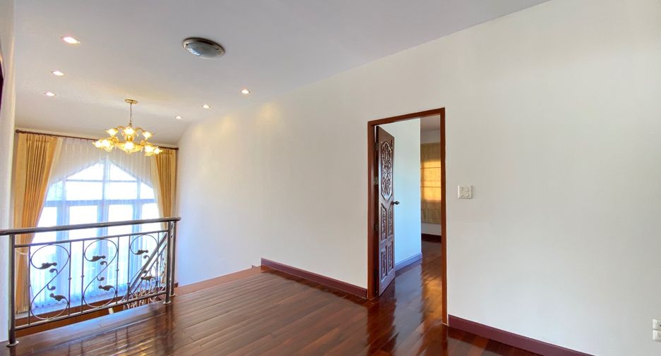 For rent 4 bedrooms house in Mueang Chiang Mai, Chiang Mai