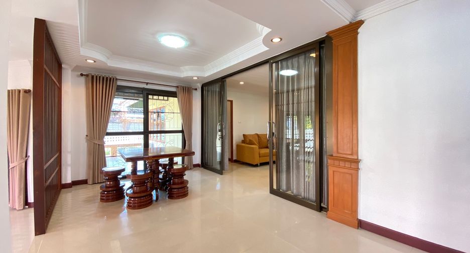 For rent 4 bedrooms house in Mueang Chiang Mai, Chiang Mai