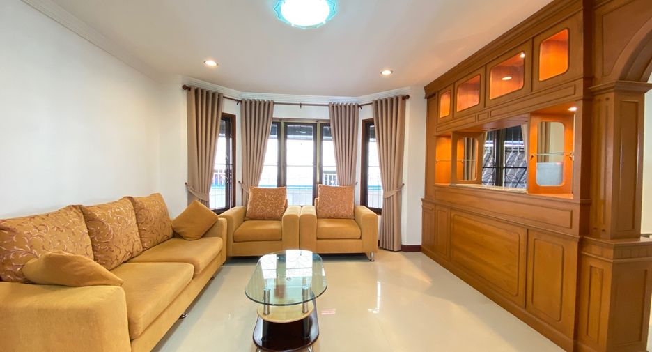 For rent 4 bedrooms house in Mueang Chiang Mai, Chiang Mai