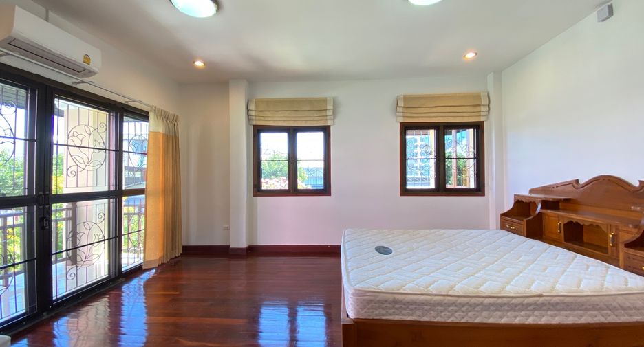 For rent 4 bedrooms house in Mueang Chiang Mai, Chiang Mai