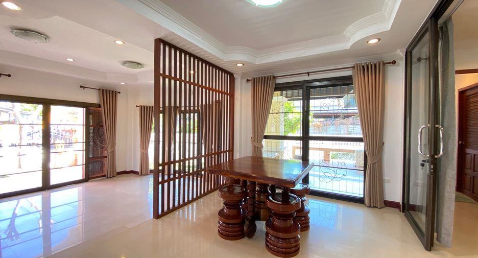 For rent 4 bedrooms house in Mueang Chiang Mai, Chiang Mai