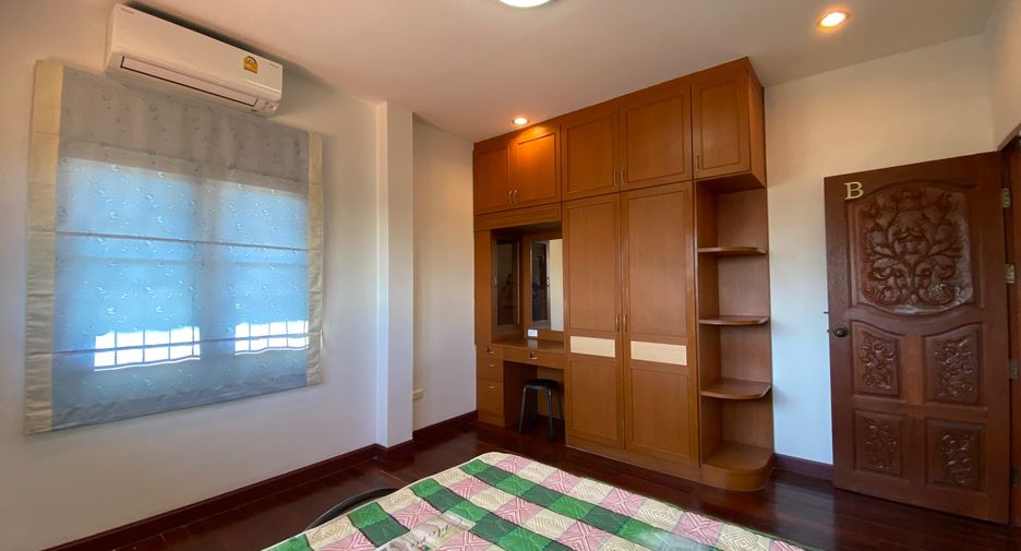 For rent 4 bedrooms house in Mueang Chiang Mai, Chiang Mai