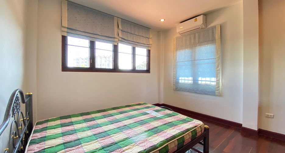 For rent 4 bedrooms house in Mueang Chiang Mai, Chiang Mai