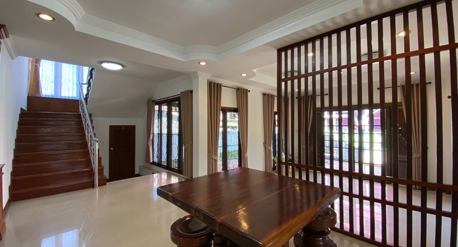 For rent 4 bedrooms house in Mueang Chiang Mai, Chiang Mai