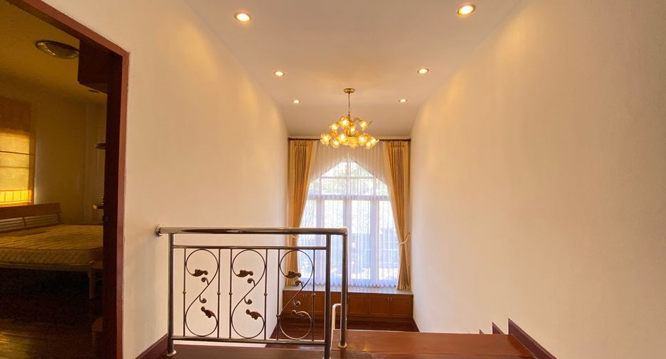 For rent 4 bedrooms house in Mueang Chiang Mai, Chiang Mai