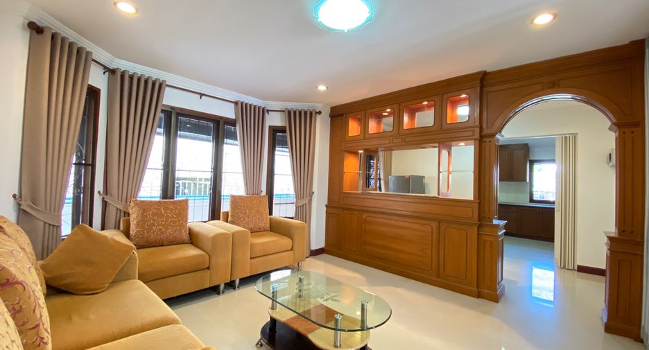 For rent 4 bedrooms house in Mueang Chiang Mai, Chiang Mai