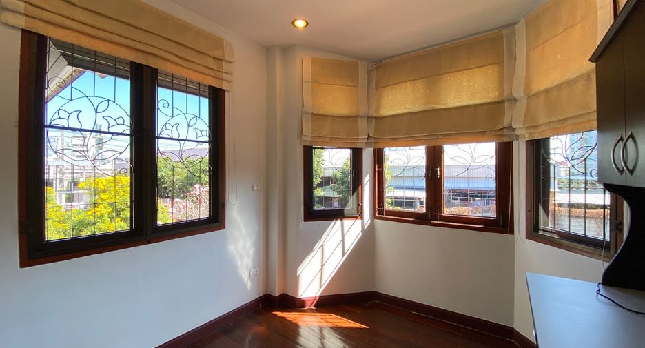 For rent 4 bedrooms house in Mueang Chiang Mai, Chiang Mai