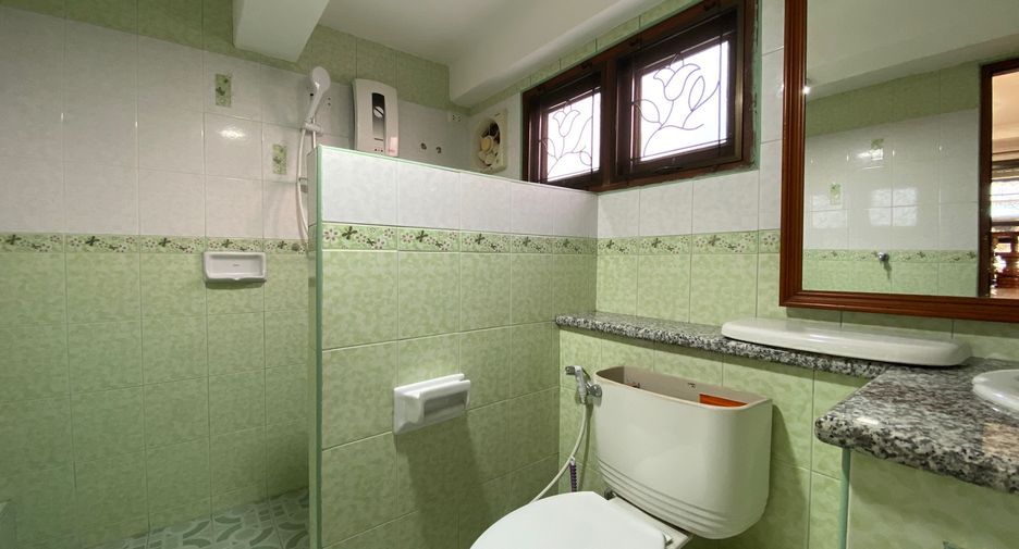 For rent 4 bedrooms house in Mueang Chiang Mai, Chiang Mai