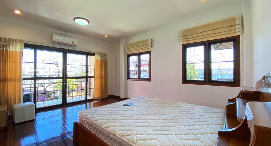 For rent 4 bedrooms house in Mueang Chiang Mai, Chiang Mai