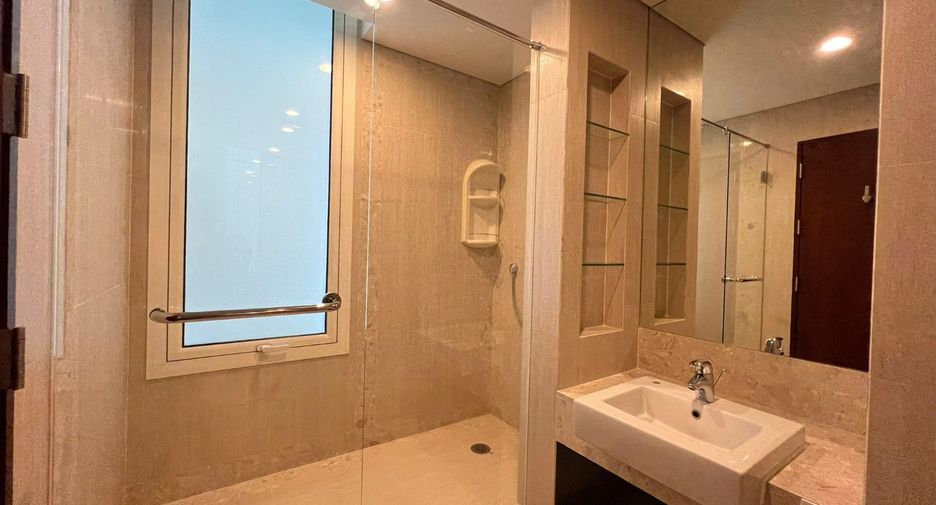 Wohnung zur Miete und zum Kauf mit 3 Zimmer in Pathum Wan, Bangkok