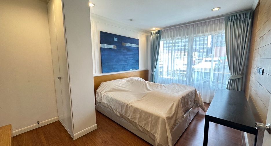 Haus zur Miete mit 4 Zimmer in Watthana, Bangkok