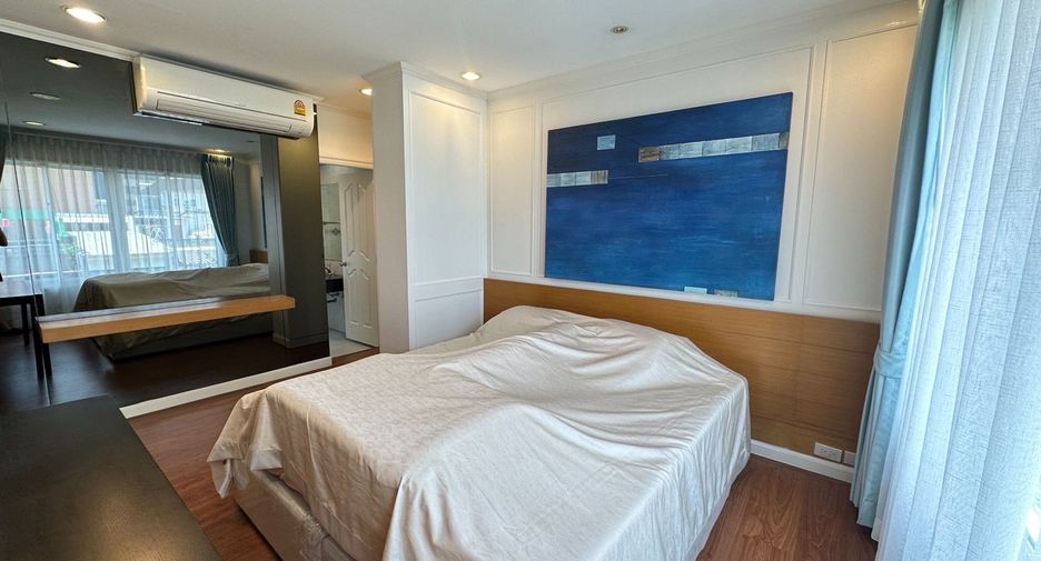 Haus zur Miete mit 4 Zimmer in Watthana, Bangkok