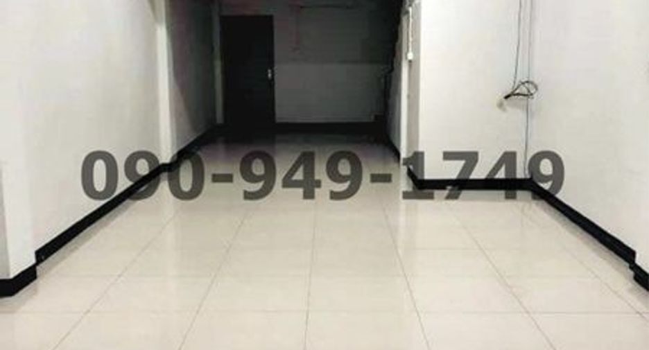 For rent 3 bedrooms retail Space in Bang Khae, Bangkok