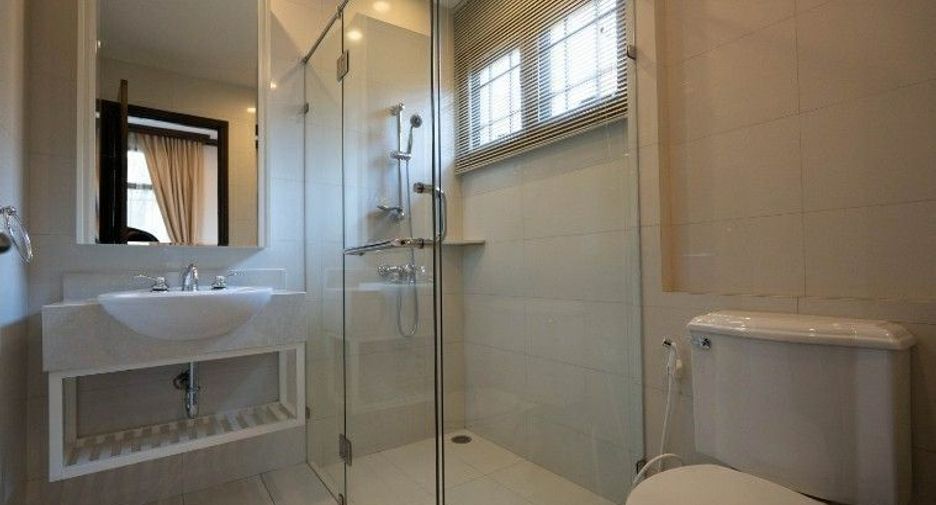 Villa en alquiler de 4 habitaciones en Yan Nawa, Bangkok
