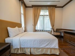 For rent 4 bed villa in Yan Nawa, Bangkok