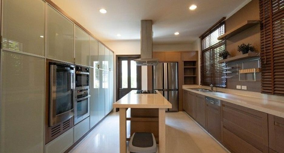 Villa en alquiler de 4 habitaciones en Yan Nawa, Bangkok