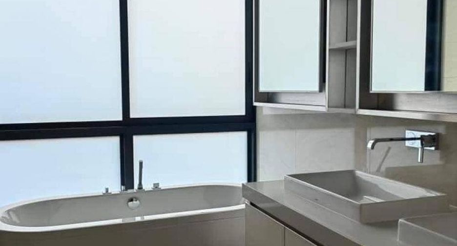 Haus zum Kauf mit 5 Zimmer in Huai Khwang, Bangkok