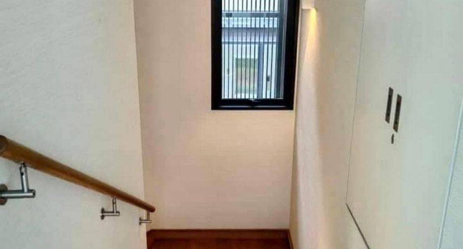 Haus zum Kauf mit 5 Zimmer in Huai Khwang, Bangkok