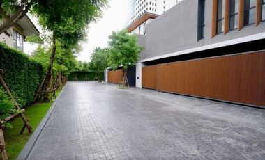For sale 5 bedrooms house in Huai Khwang, Bangkok