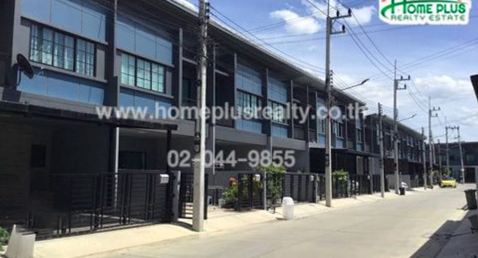 For sale 4 bedrooms townhouse in Mueang Pathum Thani, Pathum Thani