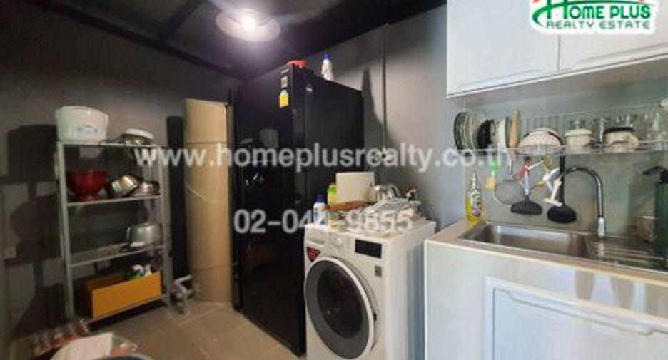 For sale 4 bedrooms townhouse in Mueang Pathum Thani, Pathum Thani