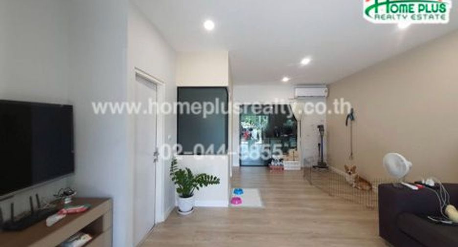 For sale 4 bedrooms townhouse in Mueang Pathum Thani, Pathum Thani
