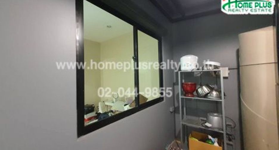 For sale 4 bedrooms townhouse in Mueang Pathum Thani, Pathum Thani
