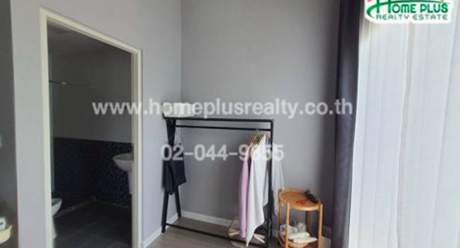 For sale 4 bedrooms townhouse in Mueang Pathum Thani, Pathum Thani