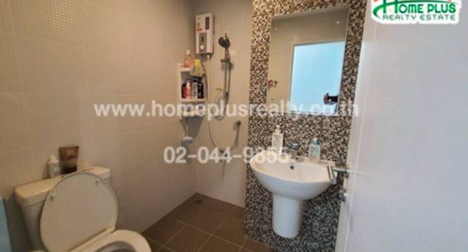 For sale 4 bedrooms townhouse in Mueang Pathum Thani, Pathum Thani