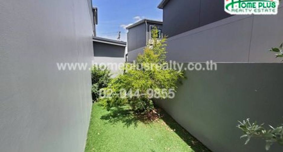 For sale 4 bedrooms townhouse in Mueang Pathum Thani, Pathum Thani