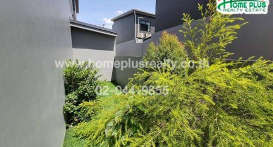 For sale 4 bedrooms townhouse in Mueang Pathum Thani, Pathum Thani