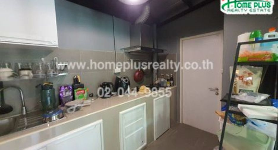 For sale 4 bedrooms townhouse in Mueang Pathum Thani, Pathum Thani